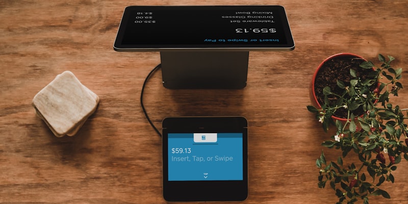 第四步：支付、物流与客服体系搭建 - 展示全球支付方式、物流网络和客服中心协同工作的系统图